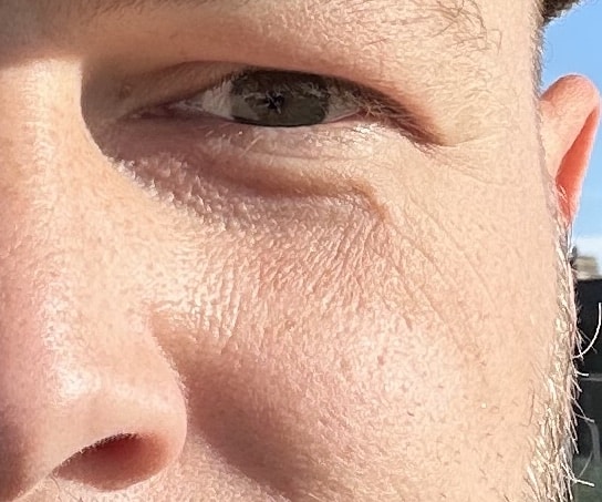 Apple iPhone 14 Pro - selfie portrait (crop)