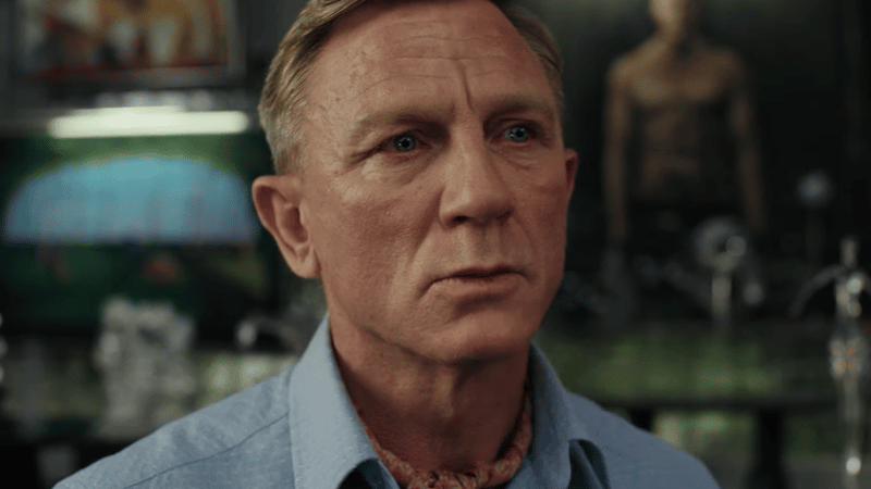 Benoit Blanc (Daniel Craig) dans À couteaux tirés 2