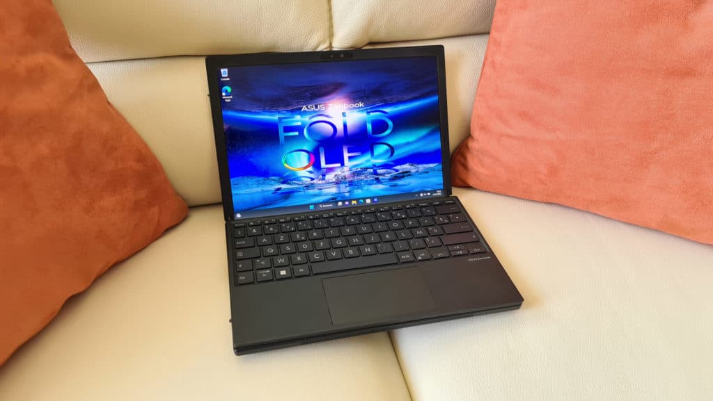 Test Asus Zenbook Fold : tablette OLED 17 pouces pliable ou PC