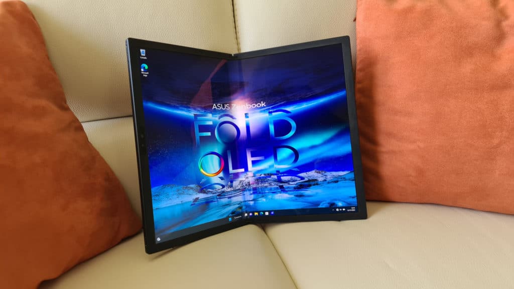 Test Asus Zenbook 17 Fold Oled : un très beau mais couteux PC portable à  écran pliable - CNET France