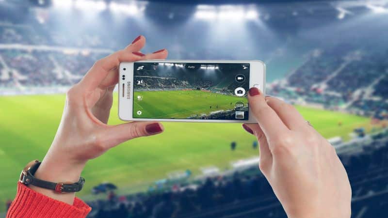 Utilisation smartphone stade de foot