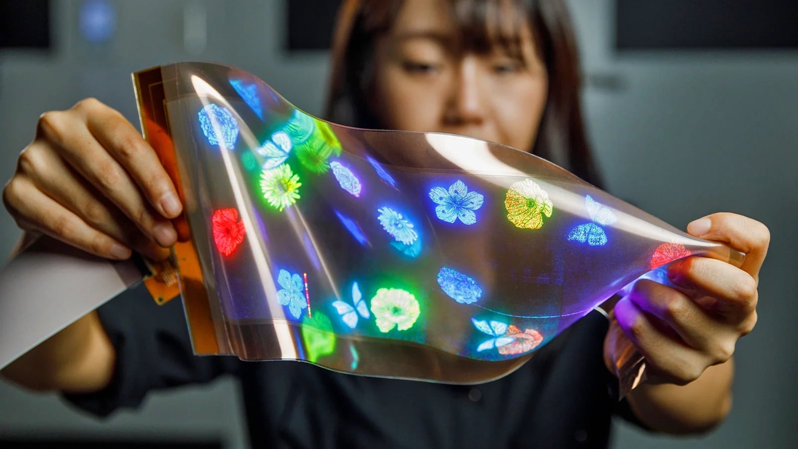 LG : cet écran OLED entièrement malléable de 12 pouces peut être étendu à  14 pouces