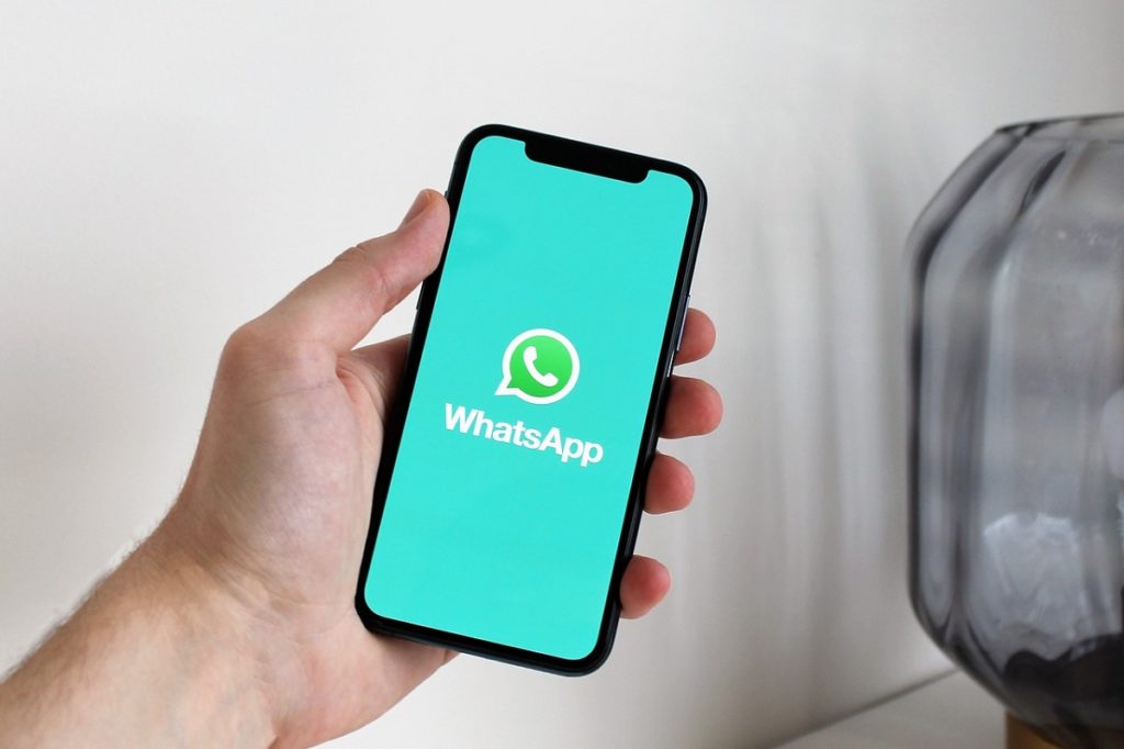 Image 1 : WhatsApp : Voici la liste des smartphones qui ne seront plus compatibles sur Android et iOS en 2023
