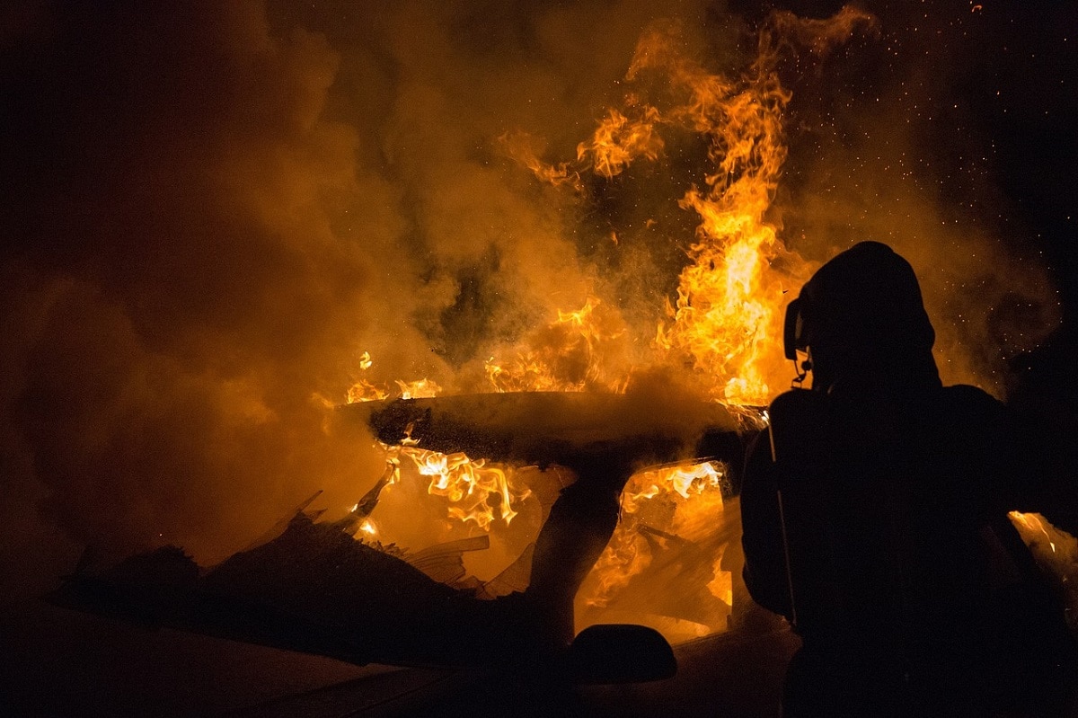 Une tesla prend feu, nouvelle catastrophe pour le constructeur américain