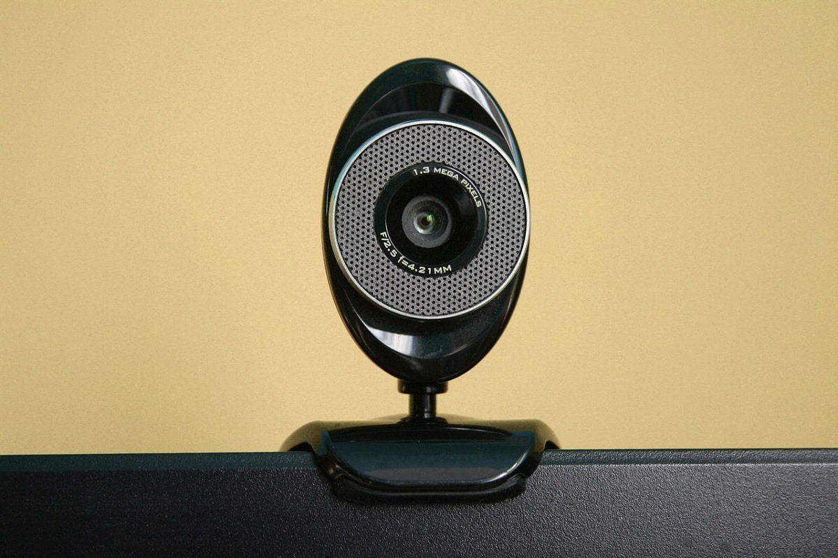 Visioconférence : une nouvelle fonctionnalité pour donner l’impression que vous regardez en permanence votre webcam et vos interlocuteurs