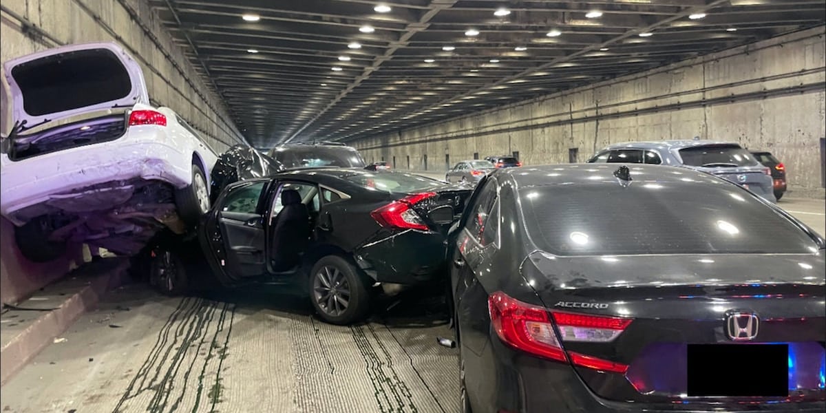 Un carambolage de huit voitures le 24 novembre 2022 sur le Bay Bridge de San Francisco. © California Highway PatrolUn carambolage de huit voitures le 24 novembre 2022 sur le Bay Bridge de San Francisco. © California Highway Patrol