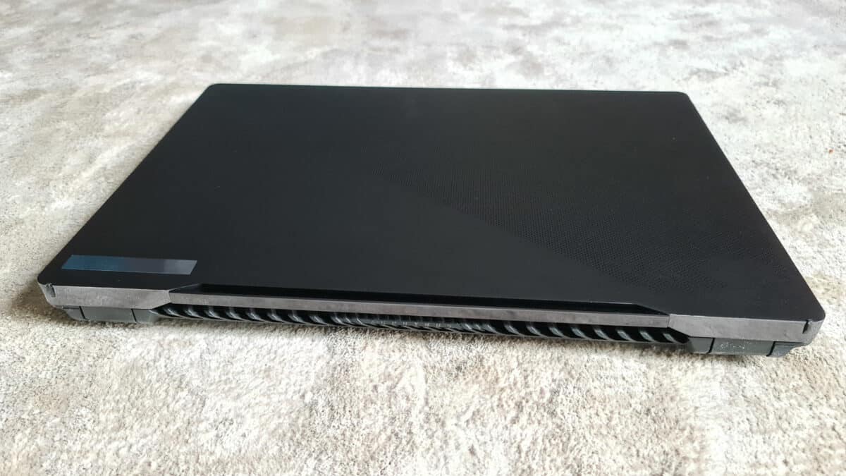 Image 32 : Test Zephyrus M16 GU604 : le PC gamer d'Asus passe à la vitesse supérieure, avec Core i9 Raptor Lake, RTX 4090 et écran miniLED !