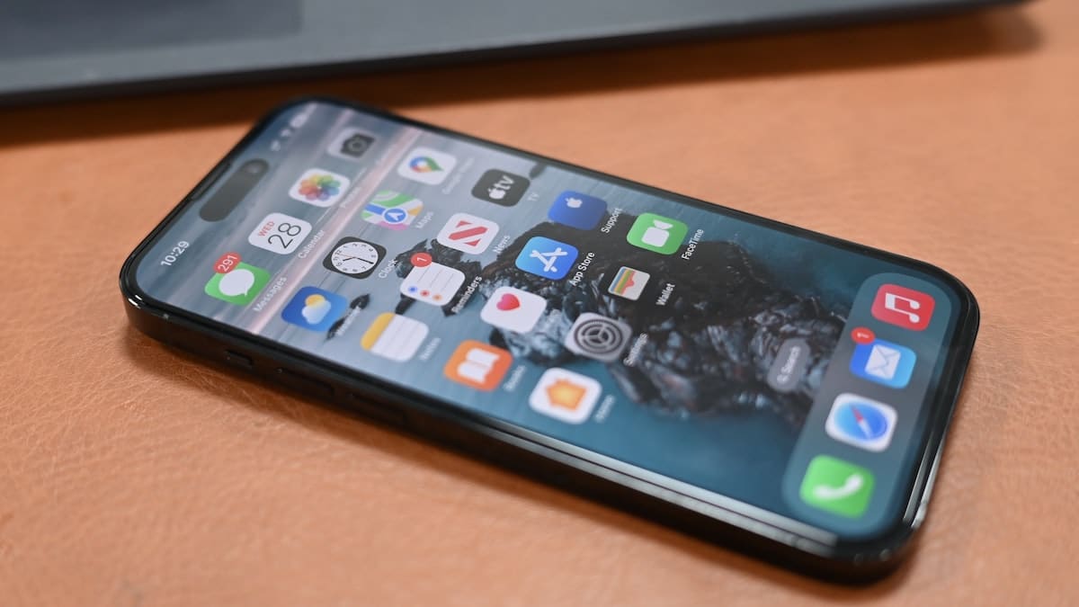 iPhone 15 USB-C : l'Europe interdit à Apple de limiter la vitesse des  câbles non certifiés 