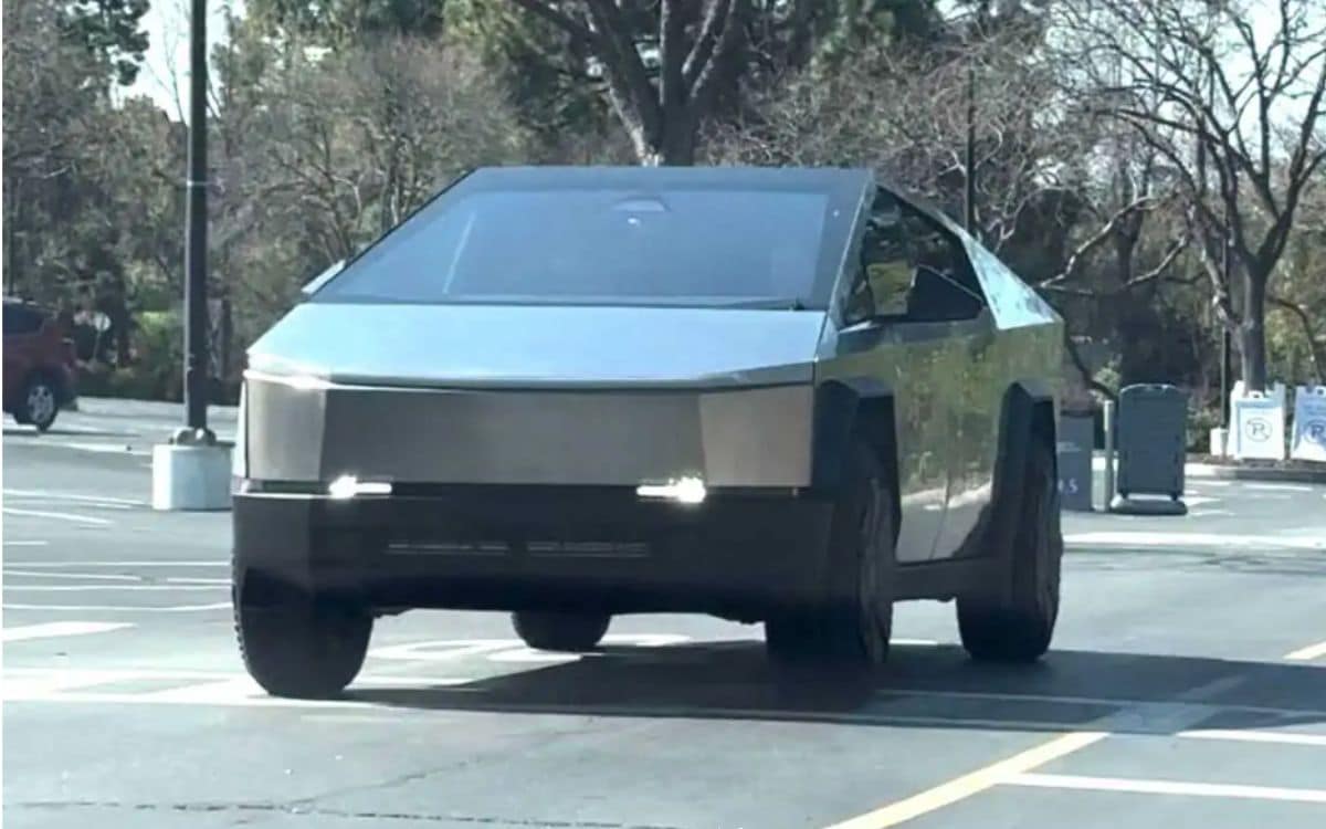 Tesla Cybertruck photos 