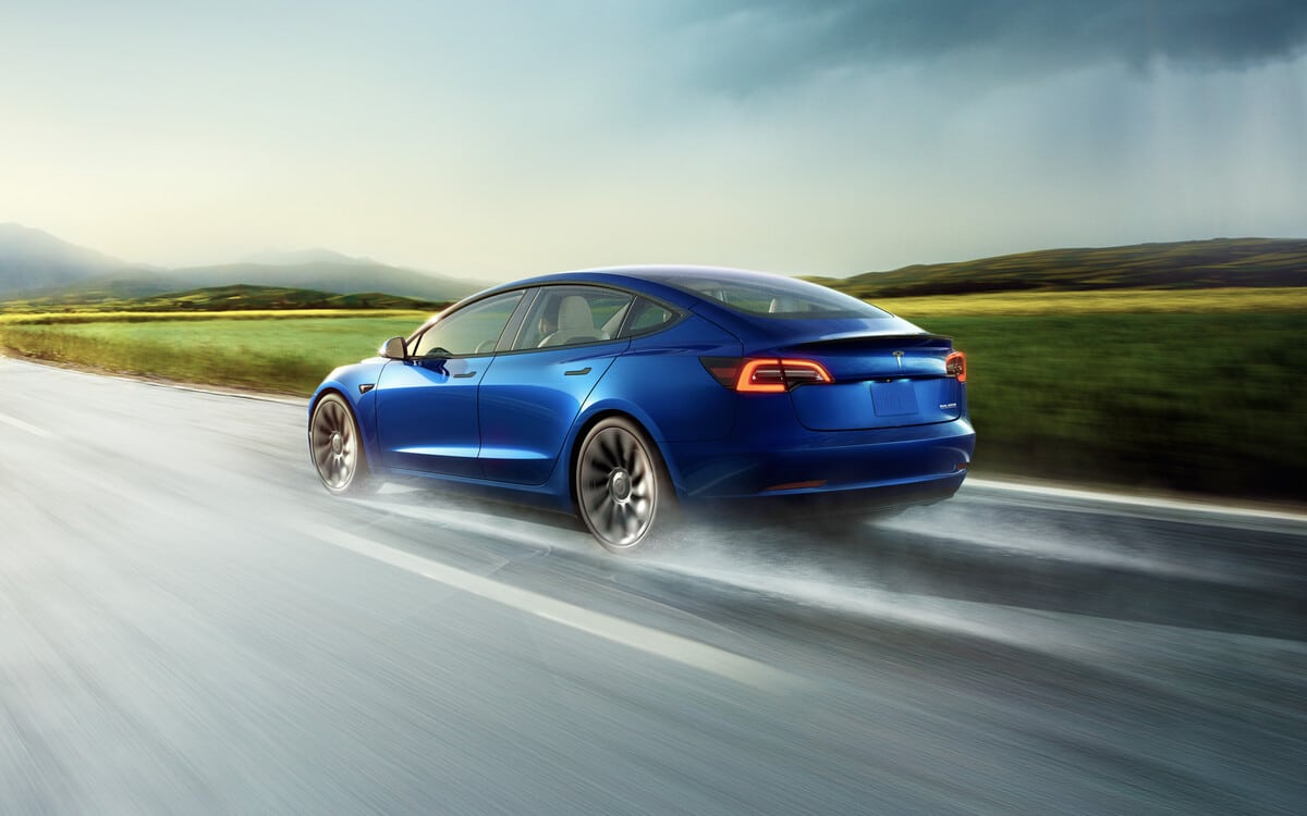 Tesla essai à distance voitures électriques 