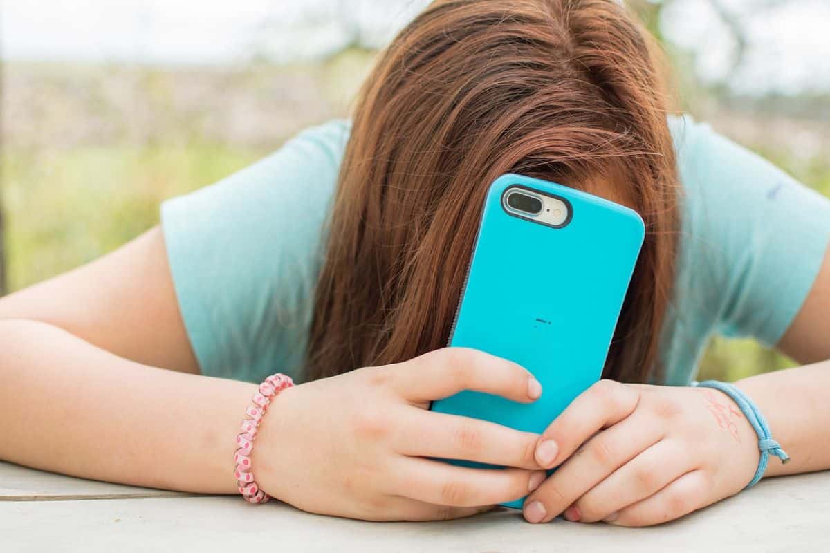 adolescents iphone apple samsung smartphone