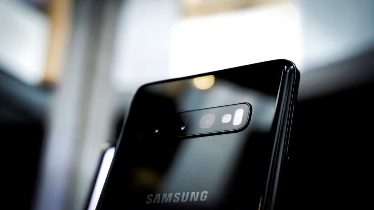 galaxy s10e galaxy s10 galaxy s10+ samsung smartphones android smartphone téléphone update updates mises à jour mise à jour