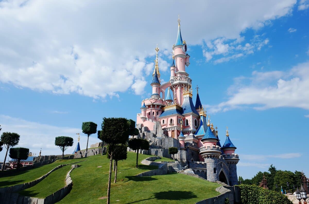 Disneyland Paris arnaque facebook entrée billet prix meta