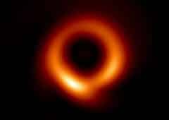 L'image mise à jour du trou noir supermassif au centre de la galaxie M87, qui est maintenant à la résolution maximale des capacités de la collaboration Event Horizon Telescope © Medeiros et al. 2023