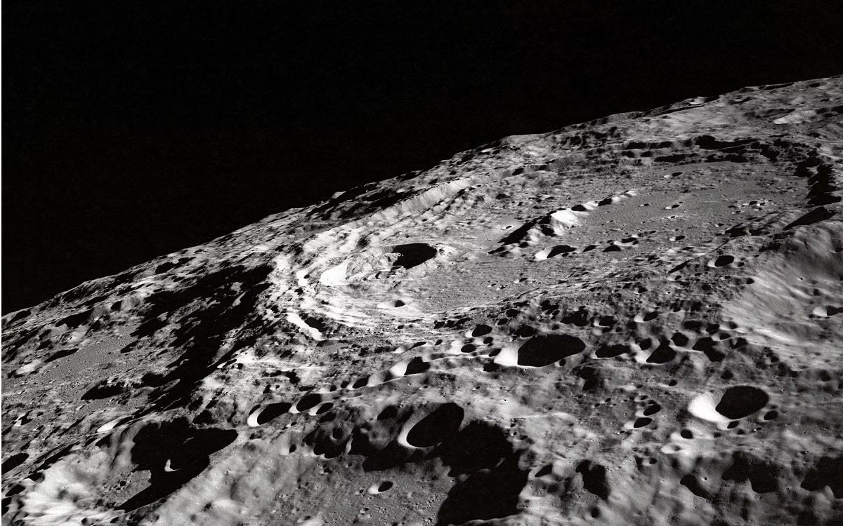 The NASA director fears that China is “stealing” the water available on the moon