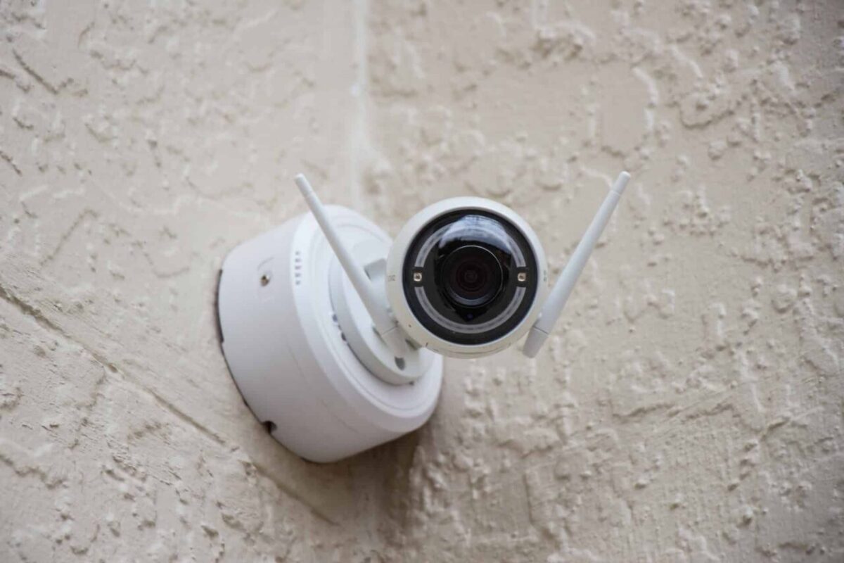Choisir une caméra de surveillance extérieure qui n'a pas froid aux yeux !