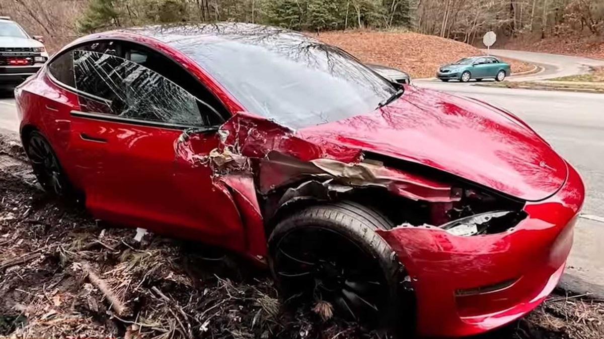 Tesla accident camion autopilot