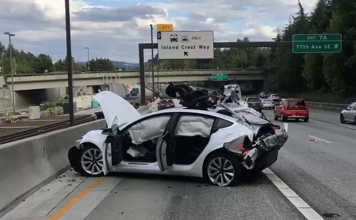 Tesla accidentée 