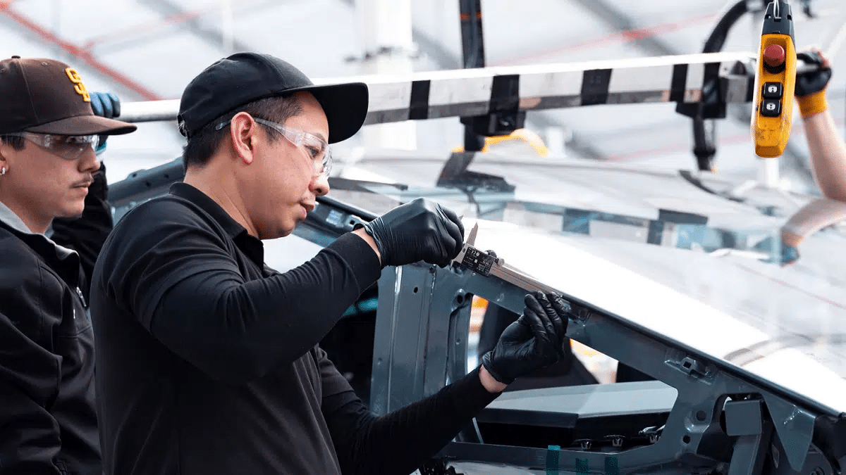 Tesla Cybertruck présérie août avant produire 375 000 pick-ups électriques par an