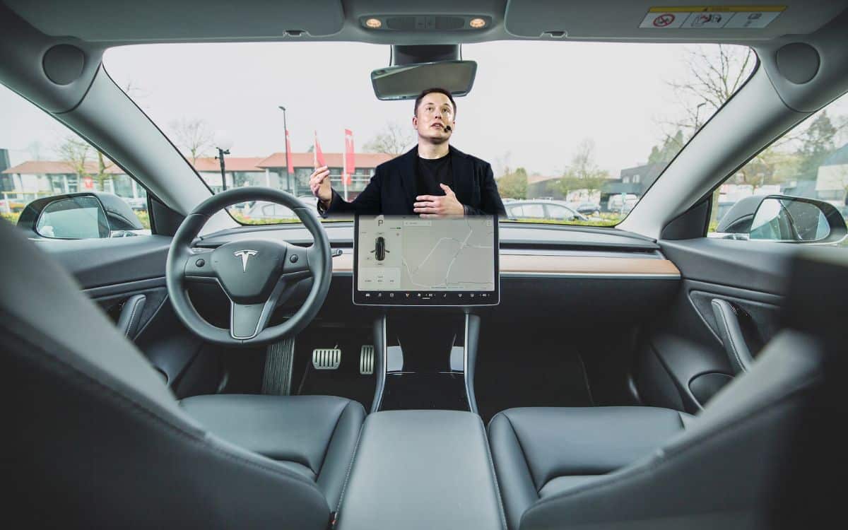 Modalità di guida autonoma Pilota automatico Elon Tesla