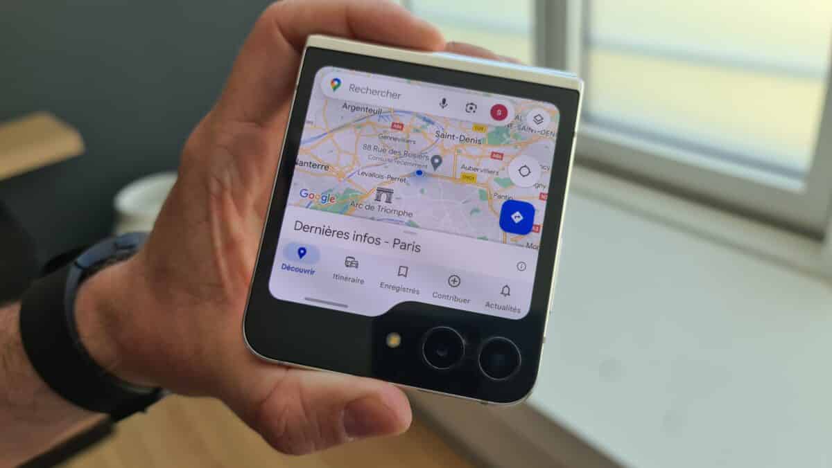 Galaxy Z Flip 5 écran plié Google Maps
