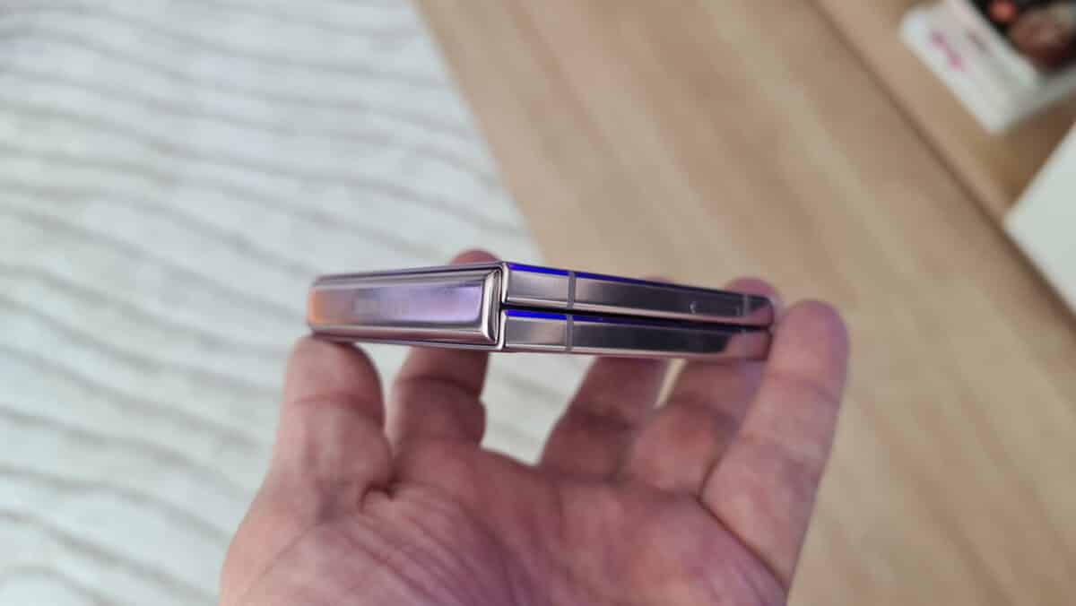 Galaxy Z Flip 5 fermé charnière