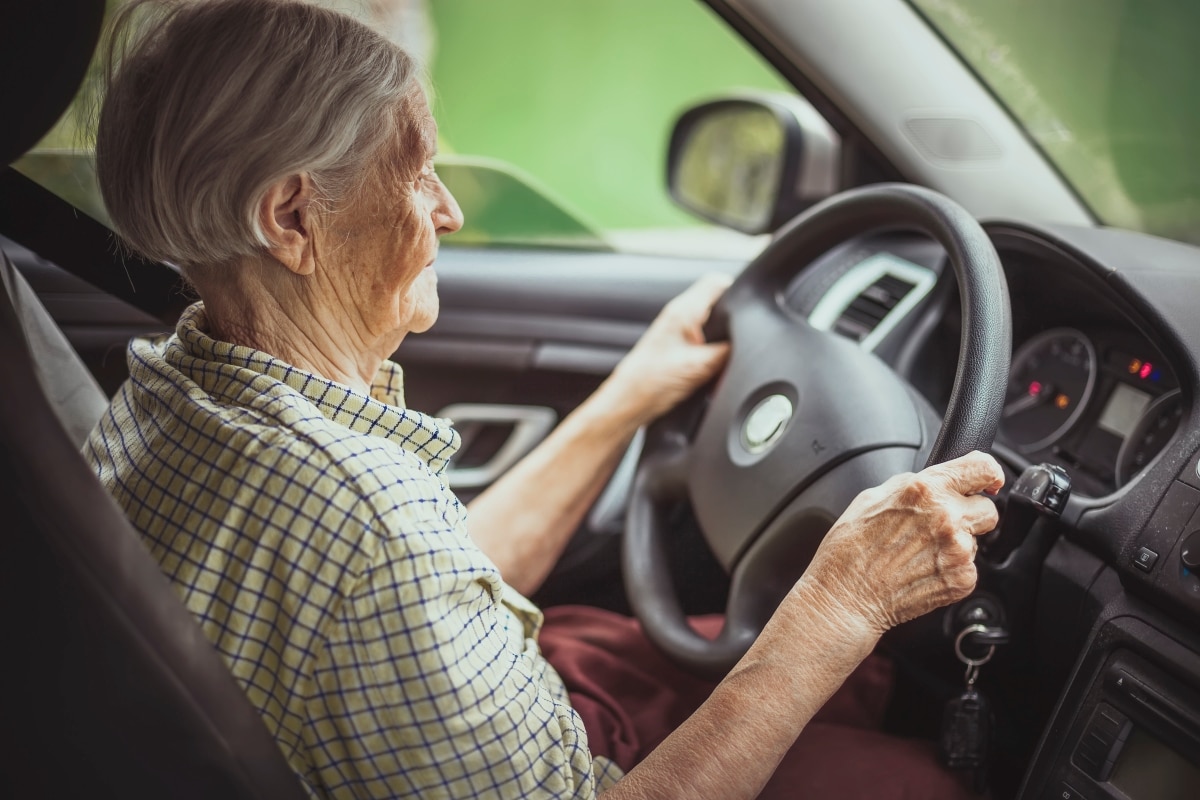 Permis de conduire : l’UE réfléchit à des restrictions pour les personnes âgées ! Par Antoine Barsacq  Permis-conduire-senior-agee-UE