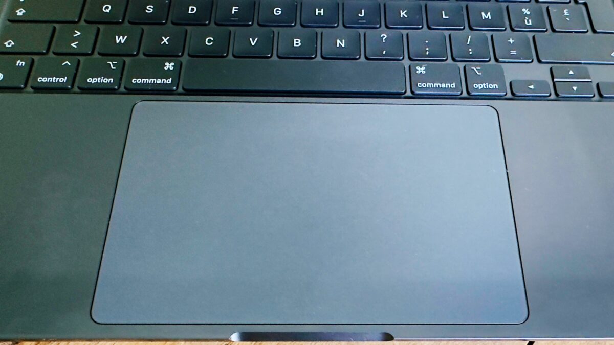 Le trackpad du MacBook Air 15 pouces est gigantesque.