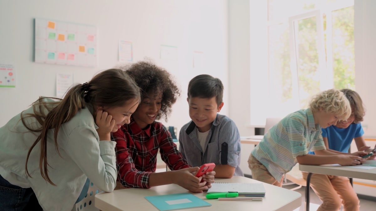 smartphones montres connectées enfants interdiction