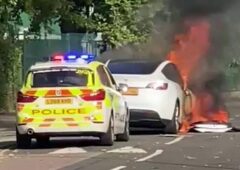 Auto combustion d'une Tesla