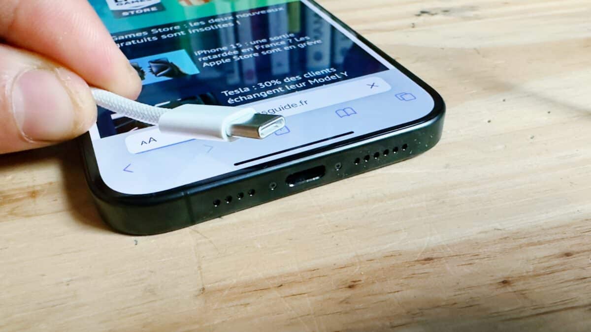 Avec le 15 Pro Max, l'iPhone passe enfin à l'USB-C !