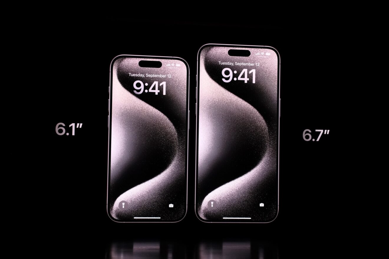 Custodia Glitterata Per IPhone 15 Pro (6,1 Pollici) Con Cuore 3D In Strass E Pietre Preziose. Realizzata In Morbido TPU, Fatta A Mano. Resistente Agli Urti, Perfetta Per Donne E Ragazze. Regalo Ideale.