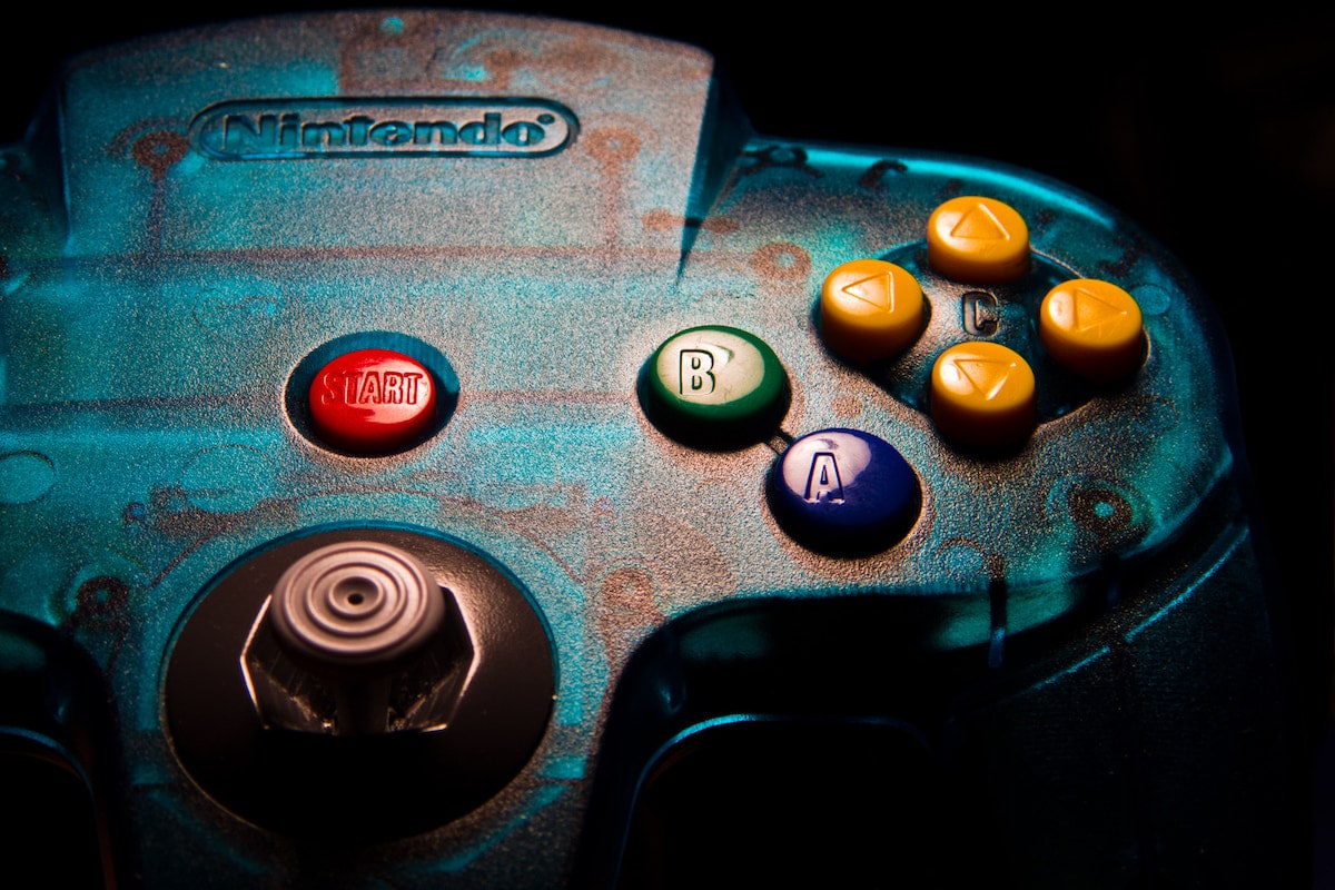 Une manette de N64