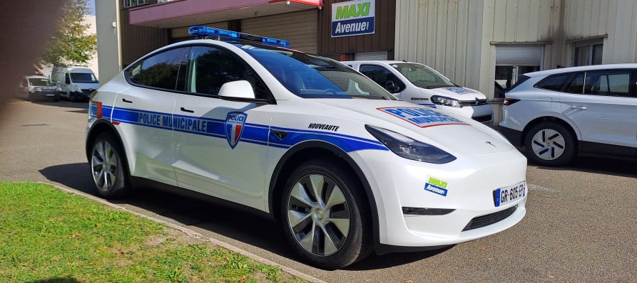 Tesla Model Y police