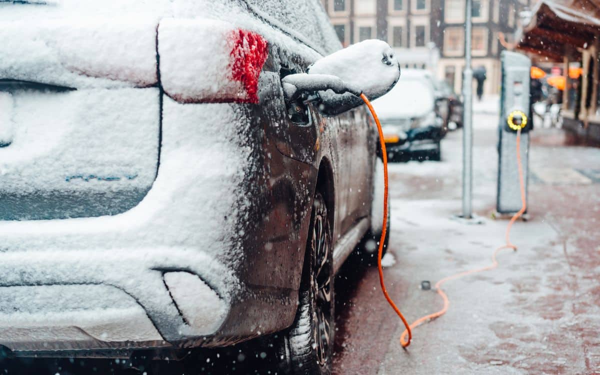 voiture électrique froid bornes de recharge batterie lithium-ion