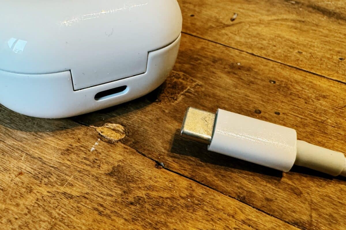 Le boîtier des Galaxy Buds FE se recharge uniquement en USB-C.