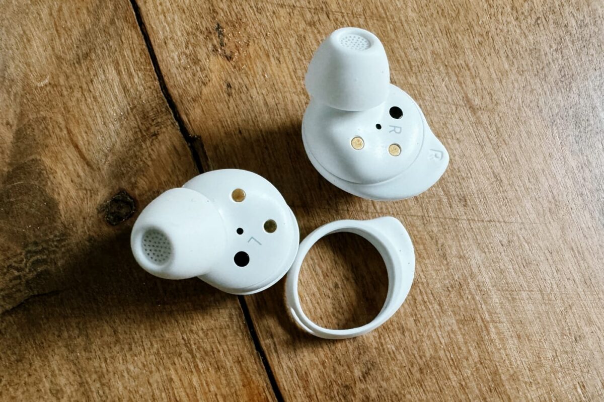 Les Galaxy Buds FE sans leur boîtier.