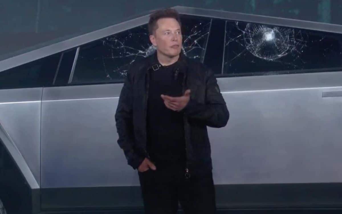 Tesla Cybertruck lancement sortie exemplaires