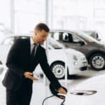 Stellantis : le PDG Carlos Tavares affirme que les véhicules électriques doivent être abordables mais pas bradés