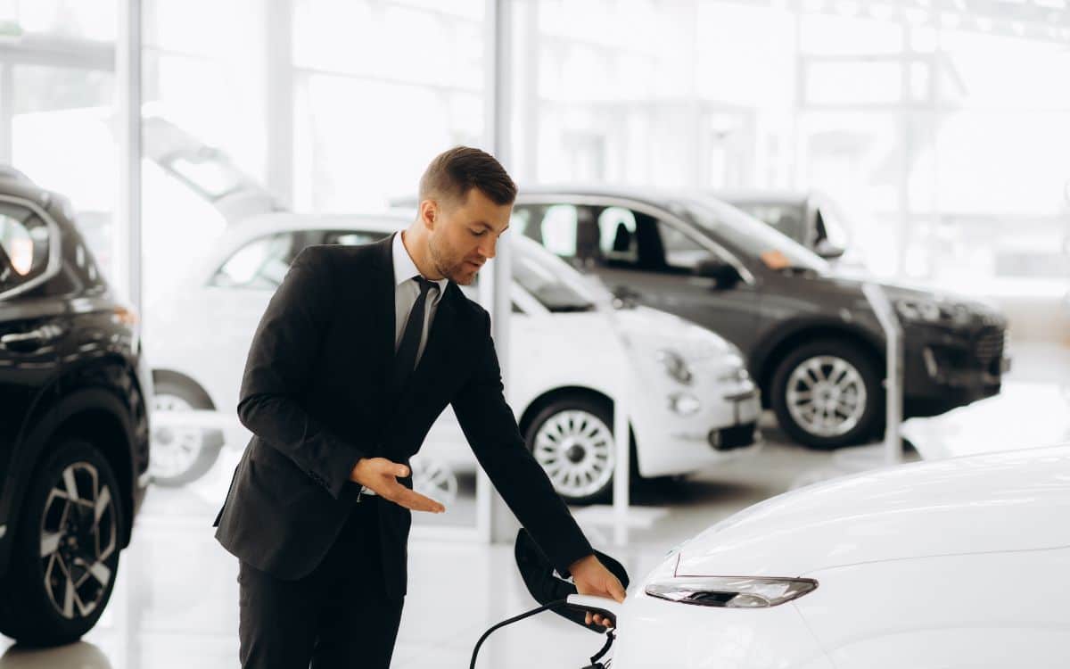 Voiture électrique prix Stellantis Carlos Tavares