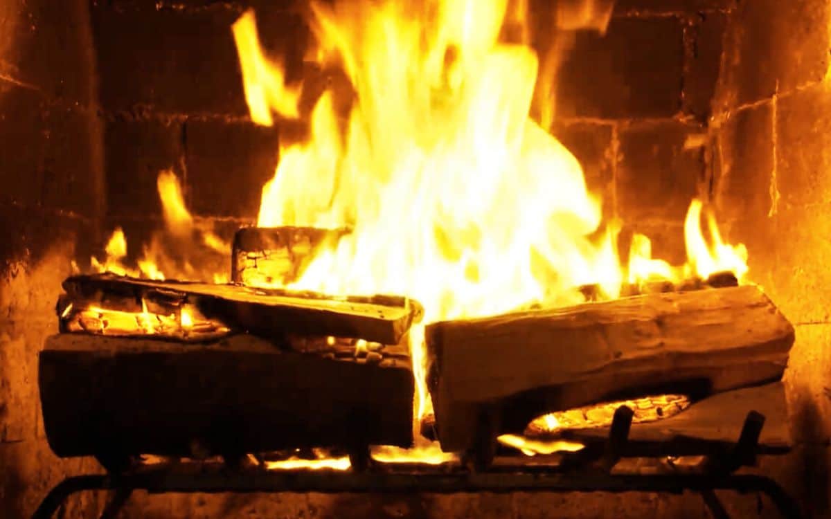 Netflix série Noël 2023 Fireplace For Your Home feu de cheminée