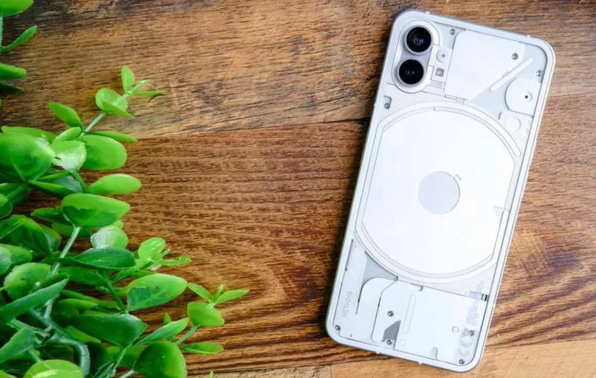 Image 1 : Le prix du Nothing Phone (1) chute à moins de 300 euros sur AliExpress