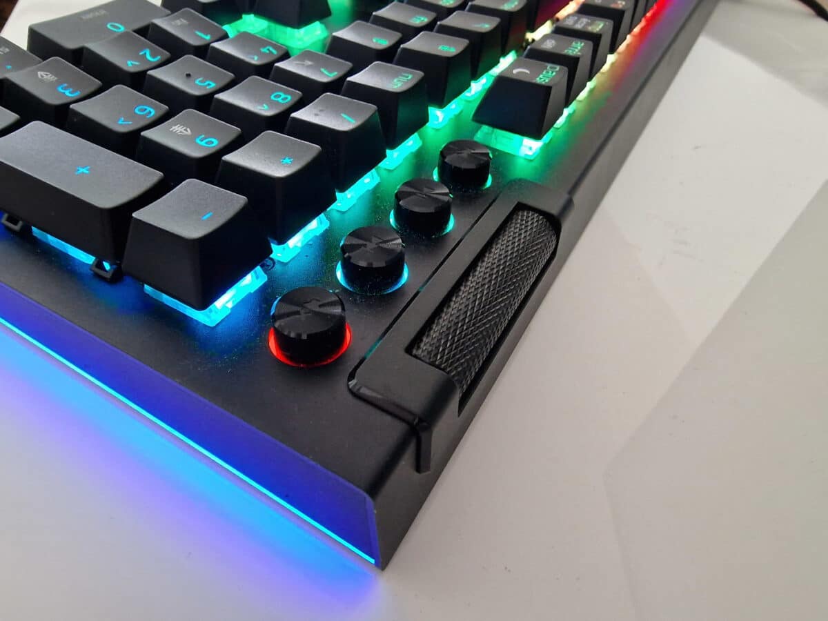 Image 23 : Test BlackWidow V4 Pro : le clavier gamer le plus complet et le plus lumineux de Razer