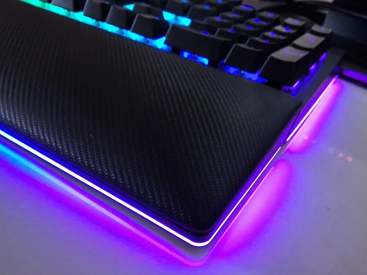 Test BlackWidow V4 Pro : le clavier gamer le plus complet et le plus  lumineux de Razer