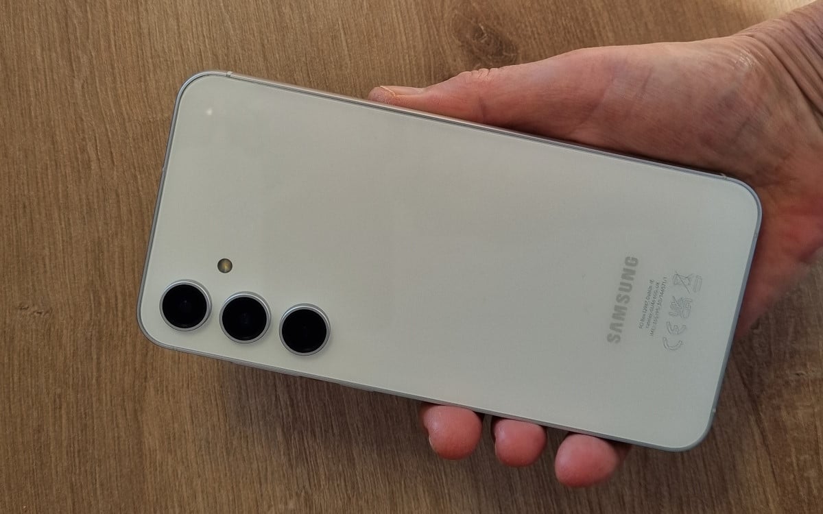 galaxy s23 fe s24 samsung smartphone 