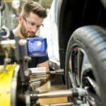 Un robot hors contrôle blesse gravement un technicien, 51 millions de $ réclamés à Tesla