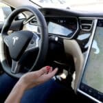 Tesla et le Full Self-Driving : l’Europe met le frein sur l’autonomie