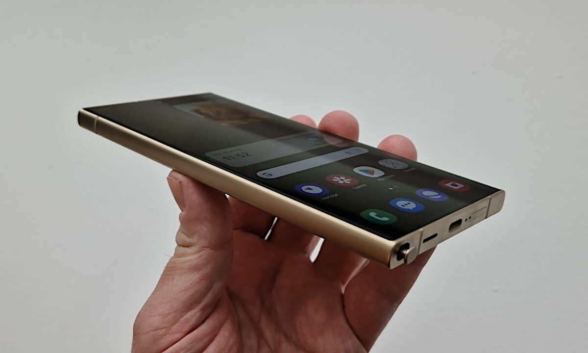 Samsung Galaxy S24 Ultra écran plat