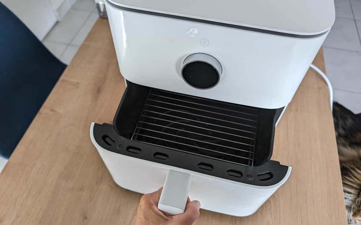 Image 1 : Test Xiaomi Smart Air Fryer 6.5L : la friteuse sans huile gagne en fonctions, mais reste à prix mini