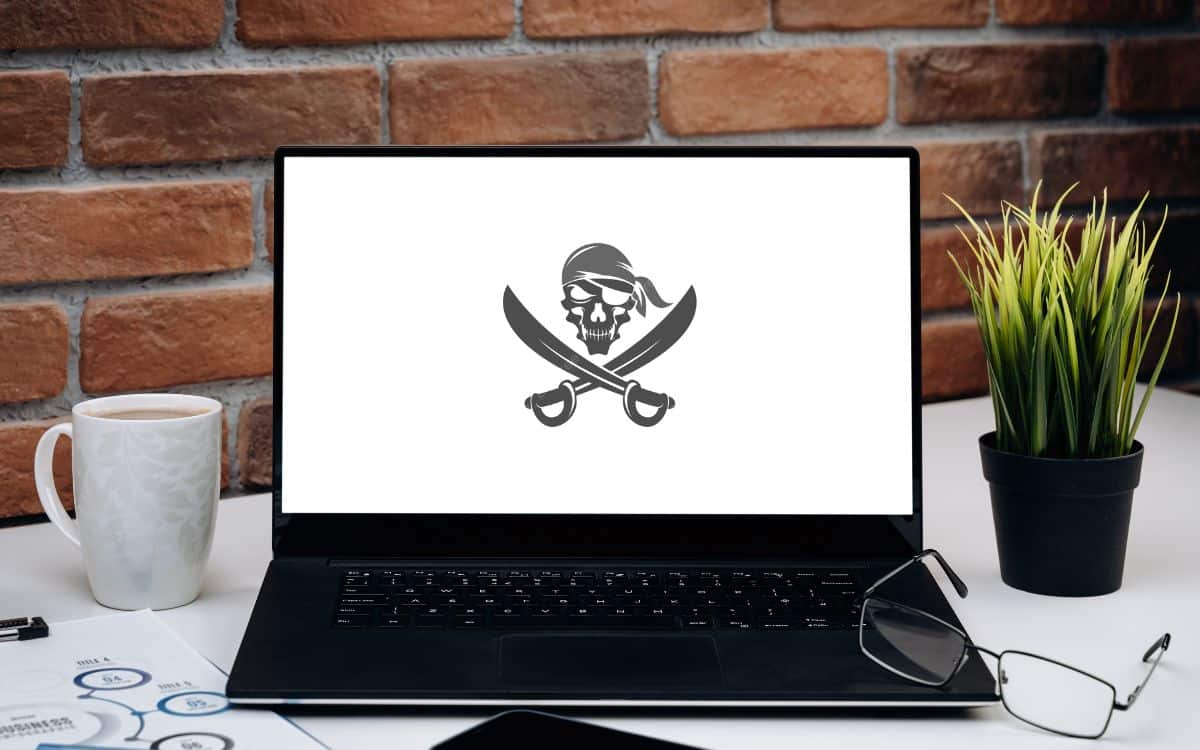 Pirate campaigns for illegal downloading via iptv